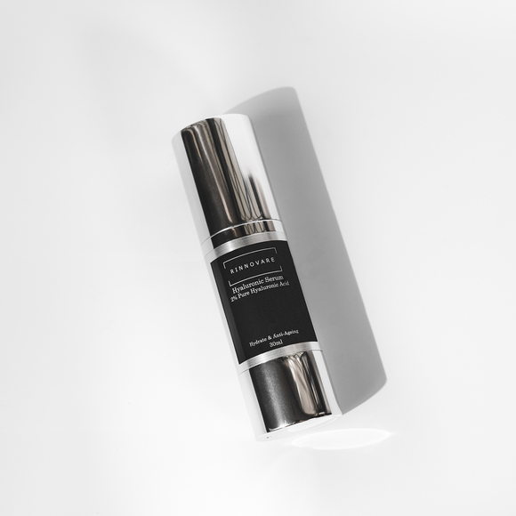 Rinnovare Pure Hyaluronic Acid Serum contains 2% of Hyaluronic Acid which helps brings moisture to the surface of your skin and retain water to keep your tissues well lubricated and moist. 
